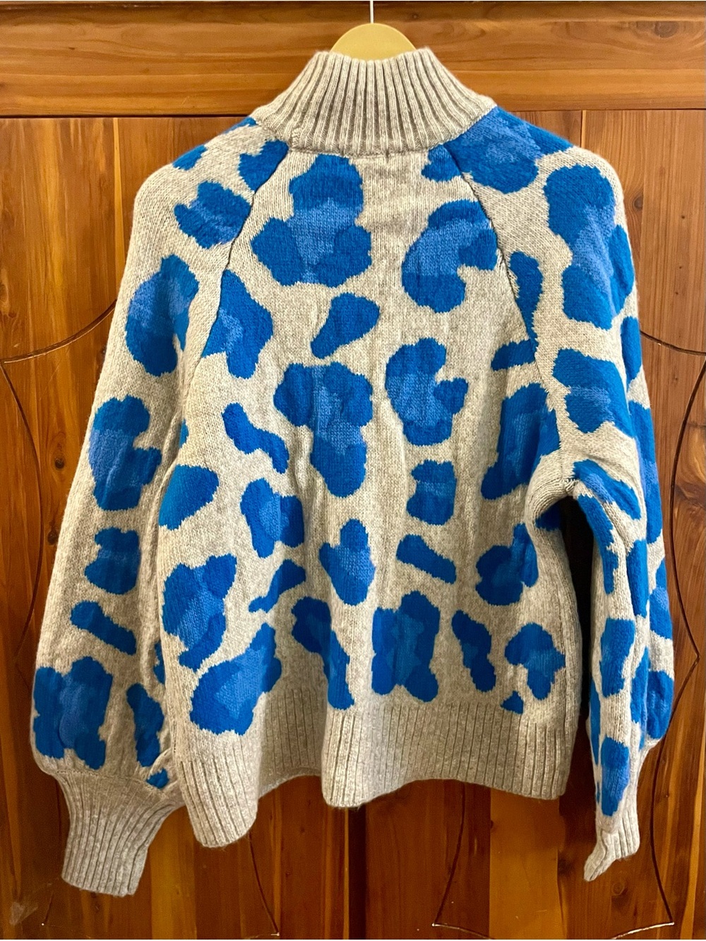 H&M Blue Leopard Mock Neck Sweater NWOT - Picture 3 of 5